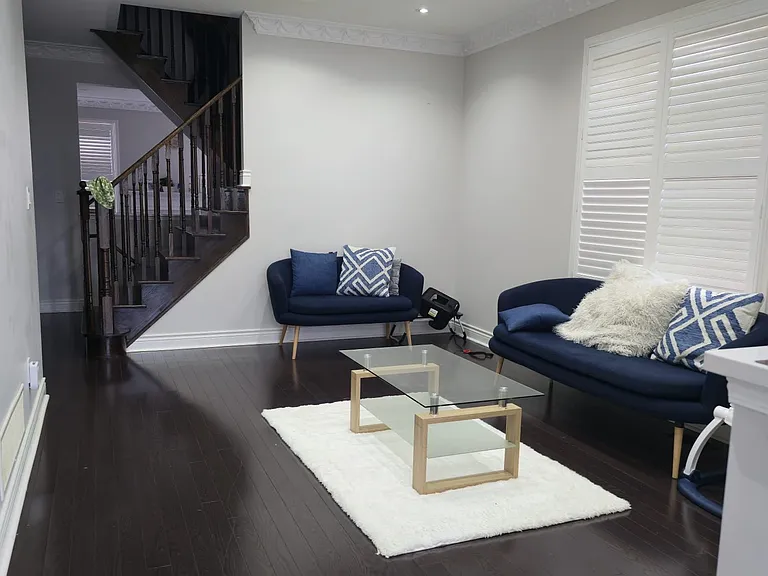 162 Ted Miller Cres — Photo 2