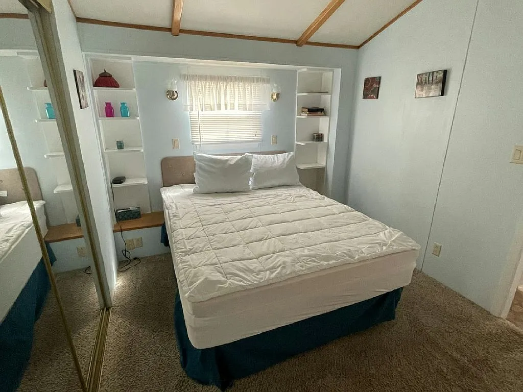 1 bed, 1.0 bath, 360 sqft, $1,245 — Photo 2