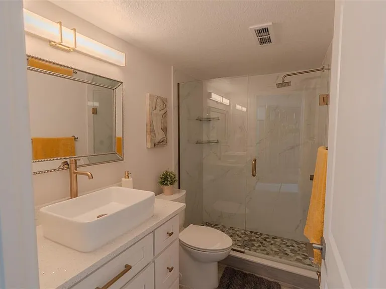 126 1st St E #210 — Photo 29