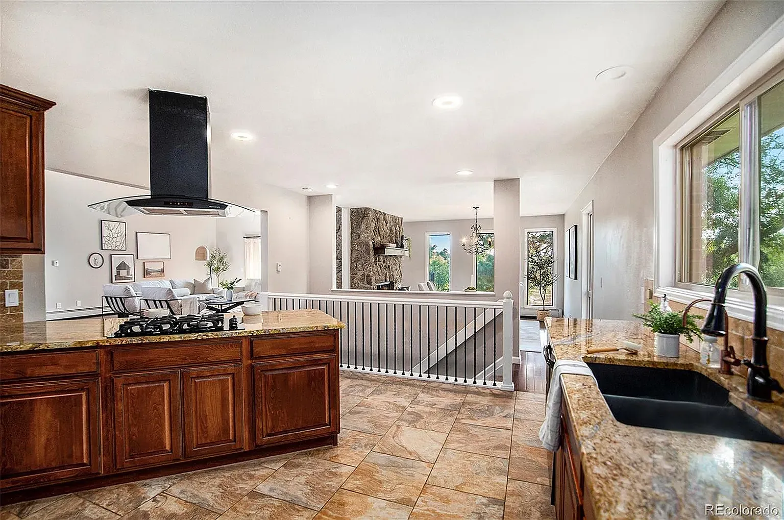 4 bed, 3575 sqft, $4,900 — Photo 4