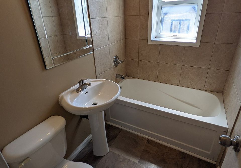 2nd image of 1305 Main St #10