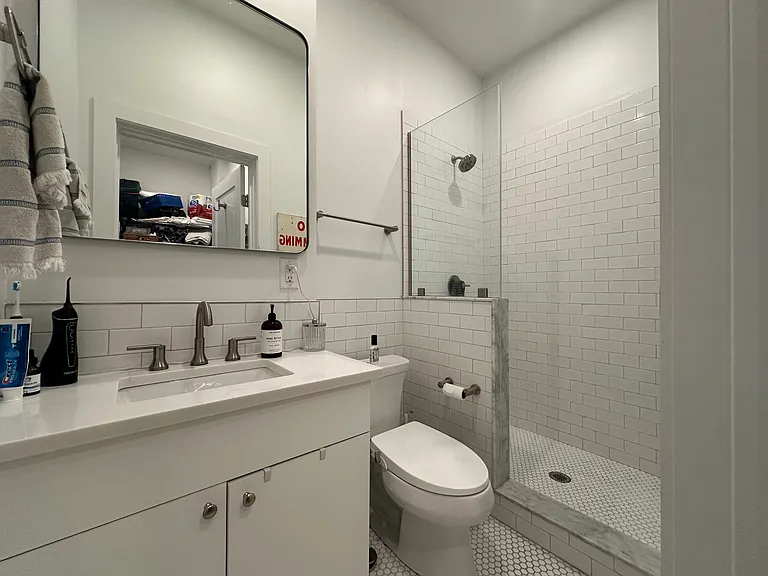 231 W Johnson Street — Photo 14