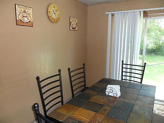 3rd image of 744 SE 40th St