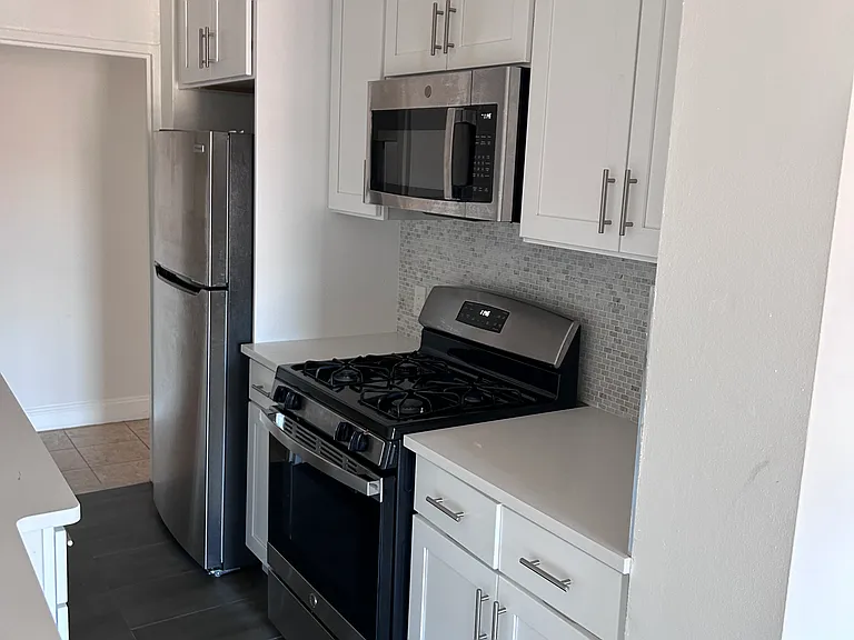 Shorecrest Towers — Photo 3