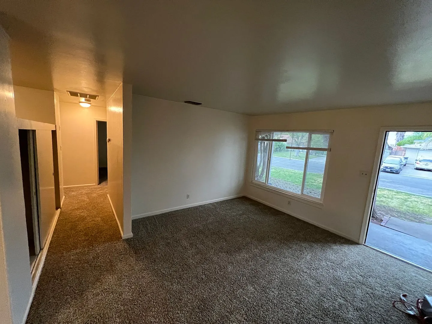 Updated 3 Bedroom with Large Yard — Photo 4