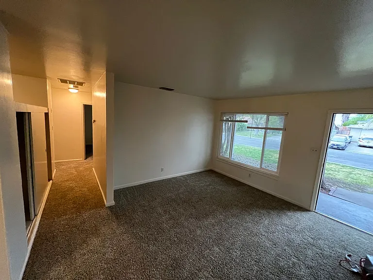 1906 Bowling Green Dr — Photo 4
