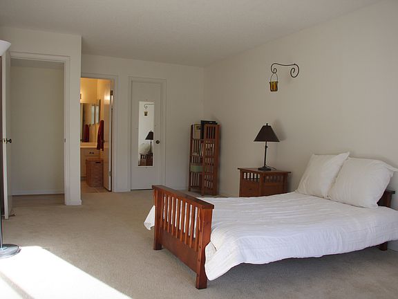 Master (view to bath)