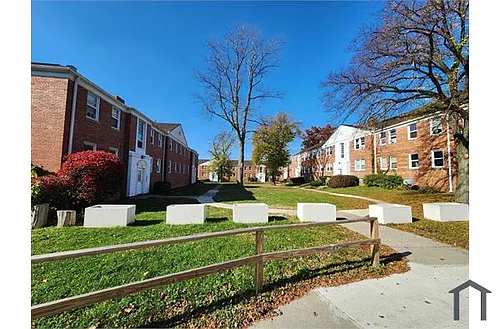 1832 Forest Hills Blvd Photo 1