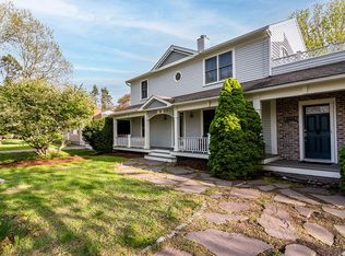 28 Palm Beach Ave, Narragansett, RI 02882