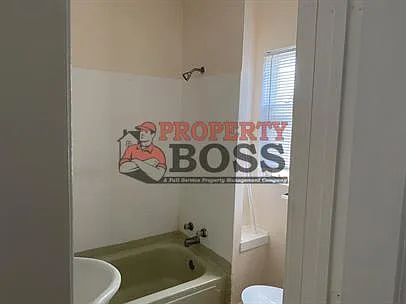 4911 Homerlee Avenue Unit#2R - 2R — Photo 4