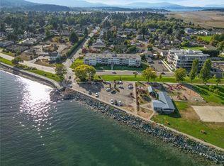 9560 5th St #315, Sidney, BC V8L2W5
