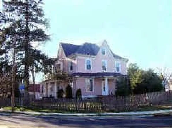98 Chestnut St, Elmer, NJ 08318
