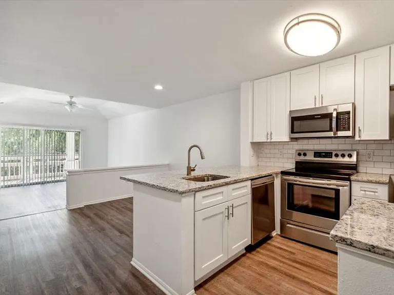 Village at Windermere Apartments — Photo 18