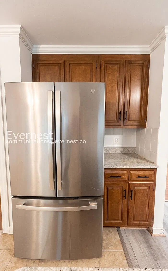 3 bed, 2.5 bath, 2078 sqft, $2,275 — Photo 4