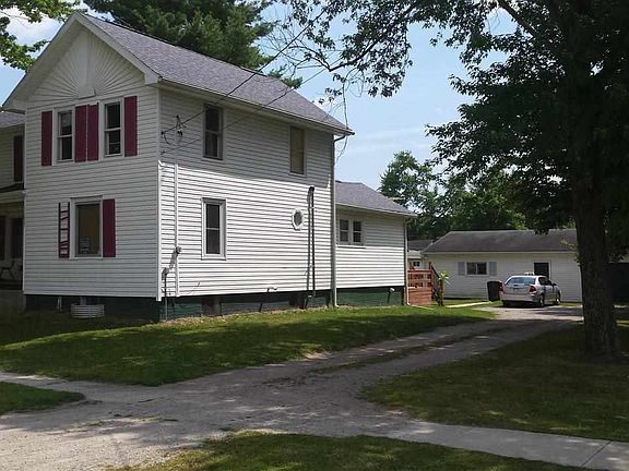 3rd image of 11027 N Pearl St