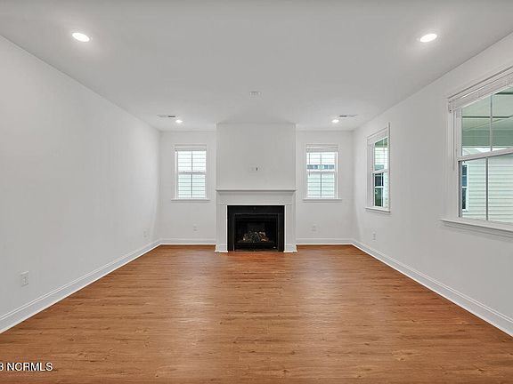 4th image of 1021 Bradshaw Terrace