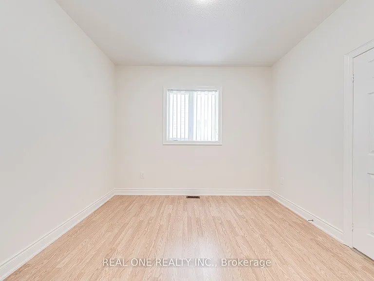134 Goodwin Cres — Photo 30