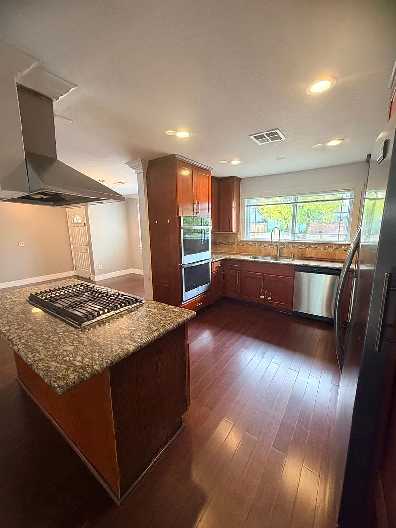 Beautiful Concord Single Family Home — Photo 1