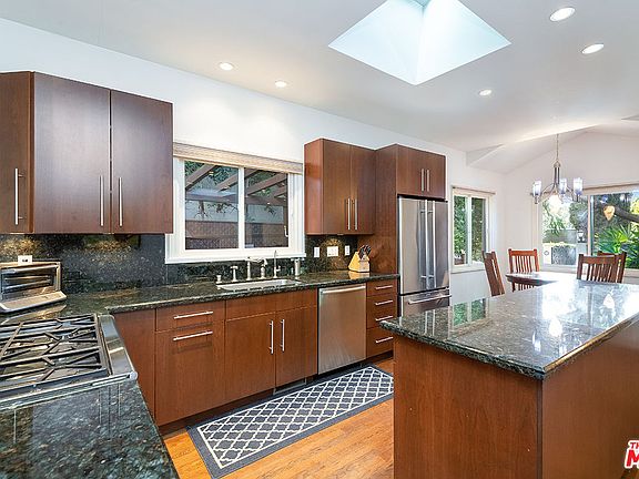 5th image of 9049 Elevado St