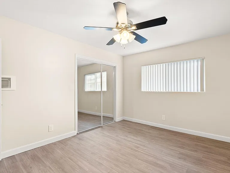 Linden Court Apartments — Photo 38