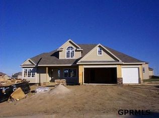 605 Eagle Crest Dr, Papilli Papillion, NE 68046