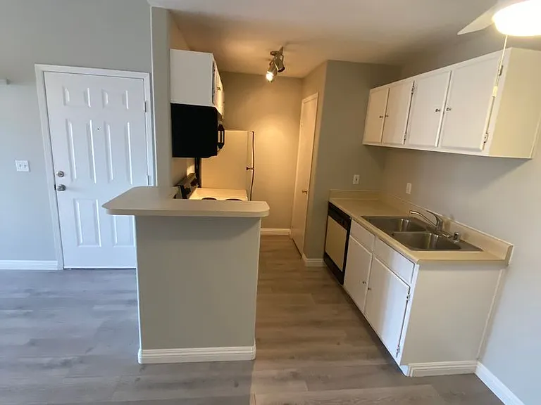 5271 Lindell Rd #202 — Photo 6