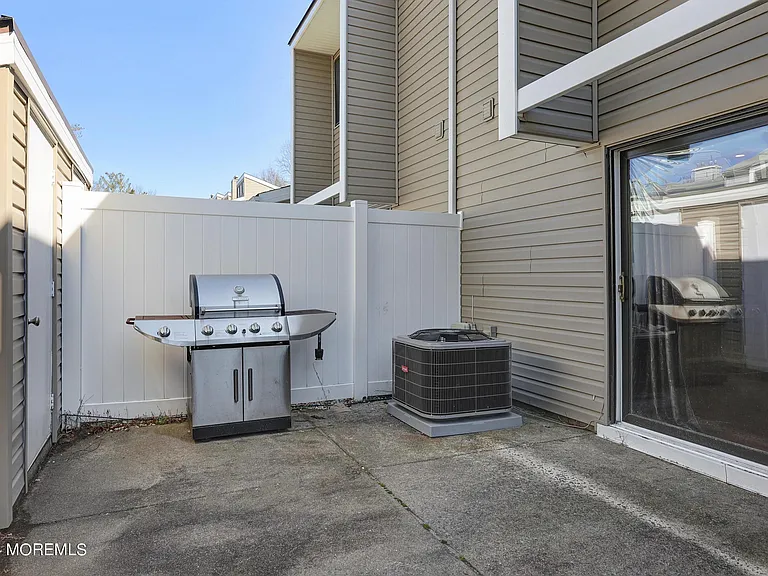 2 Elizabeth Ct — Photo 22