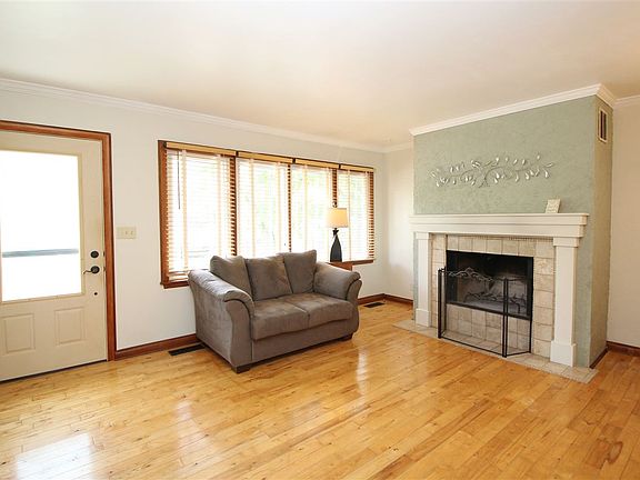 5th image of 2705 W Fountaindale Dr