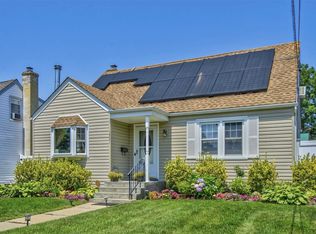 1021 Thomas Ave, Baldwin, NY 11510