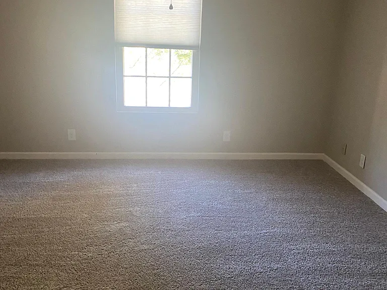 1114 Cedarhill Ct — Photo 9
