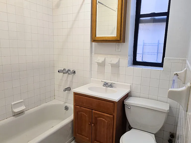 721 Walton Ave #D4 — Photo 7