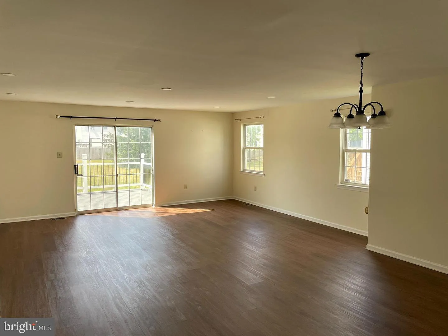 3 bed, 2.5 bath, 2140 sqft, $3,000 — Photo 3