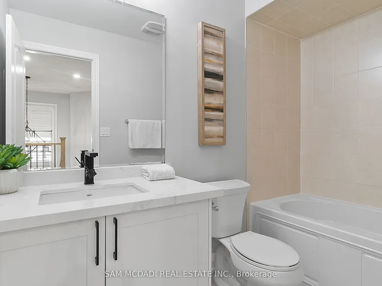 573 Settlers Rd W — Photo 16