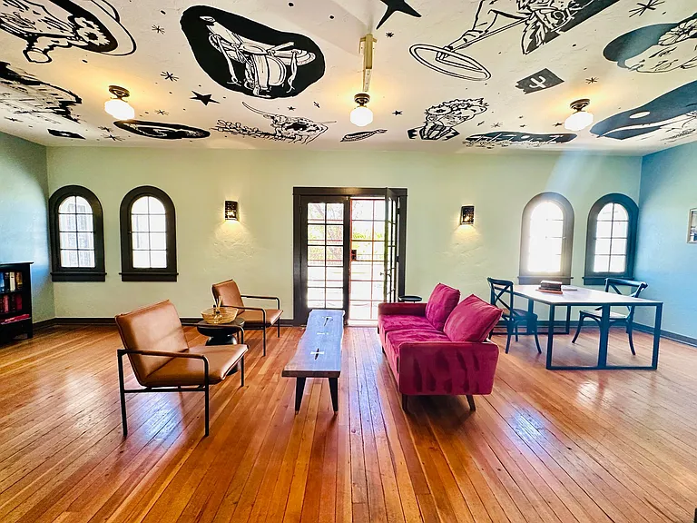 Don Martin Historic Apartments! — Photo 13