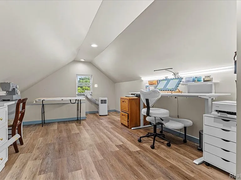 136 W Mapledale Ave — Photo 13