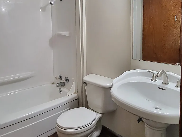 924 E Turner St — Photo 15