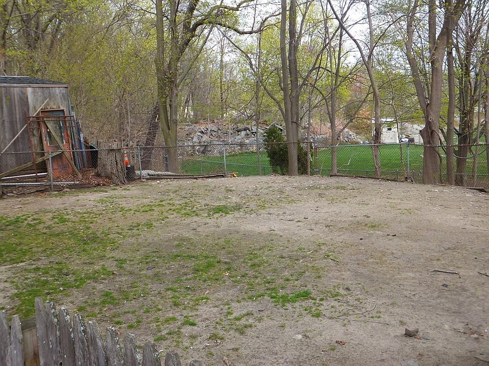 2nd image of 35 Packards Ln