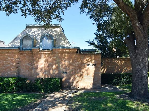 2nd image of 3223 Stonehenge Ln