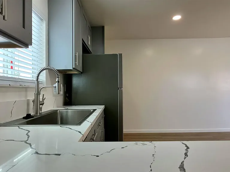 8836 Valencia St — Photo 8