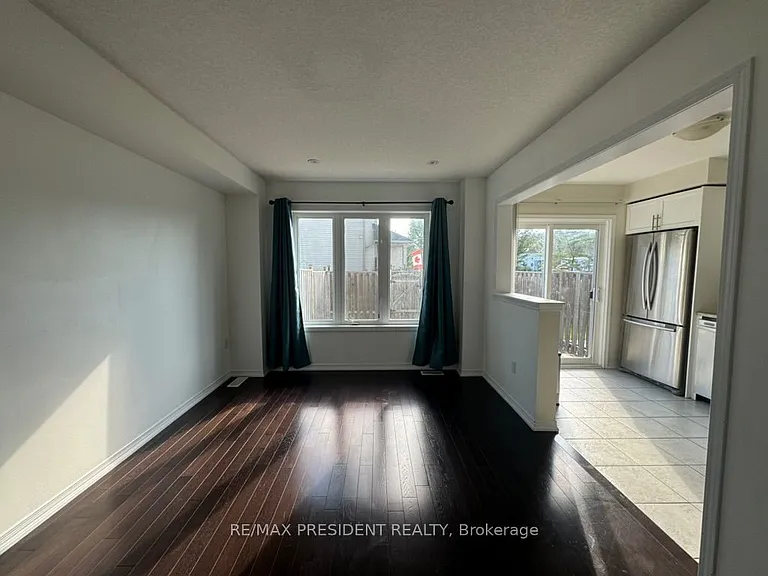 4 Avedisian St — Photo 4