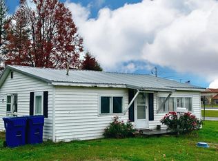 447 E Lincoln Ave, Flora, IL 62839