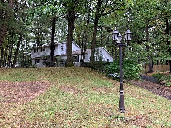4th image of 21 Ashley Dr
