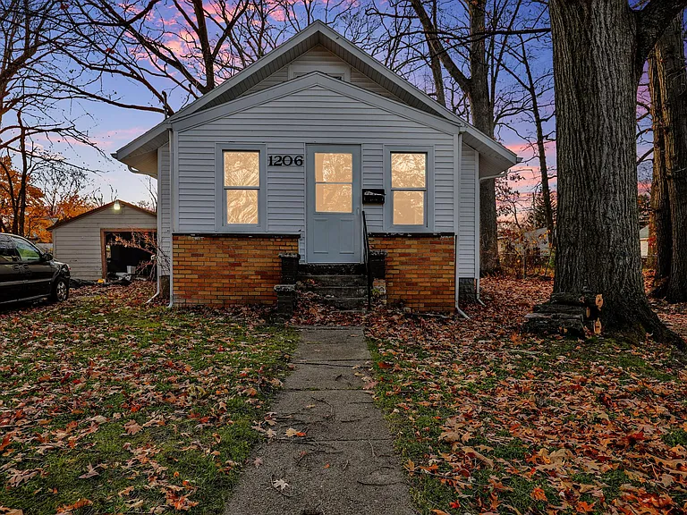 1206 Leslie St — Photo 16