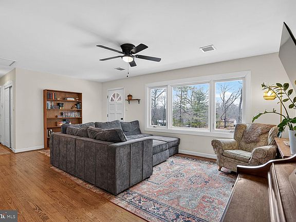 3rd image of 7406 Kennedy Rd