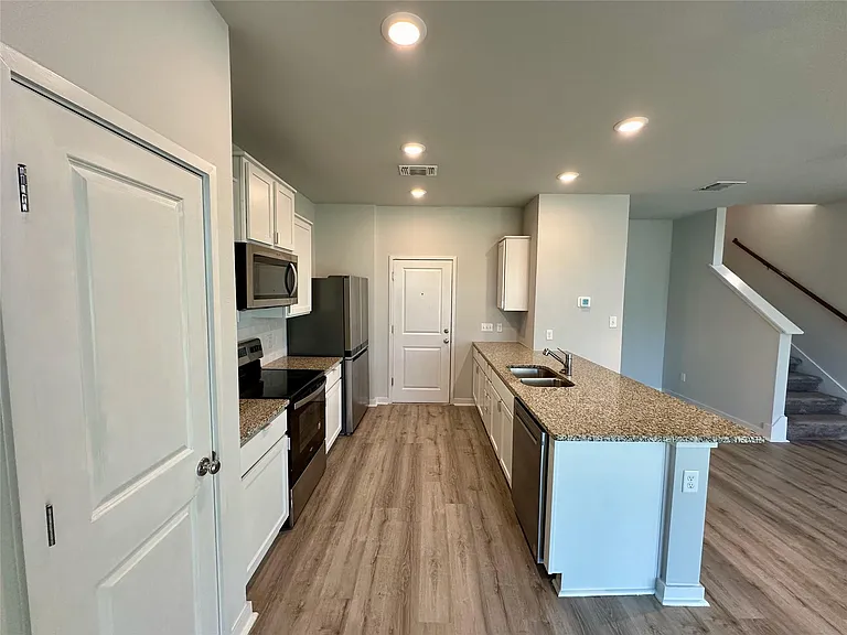 605 W South St #21 — Photo 4