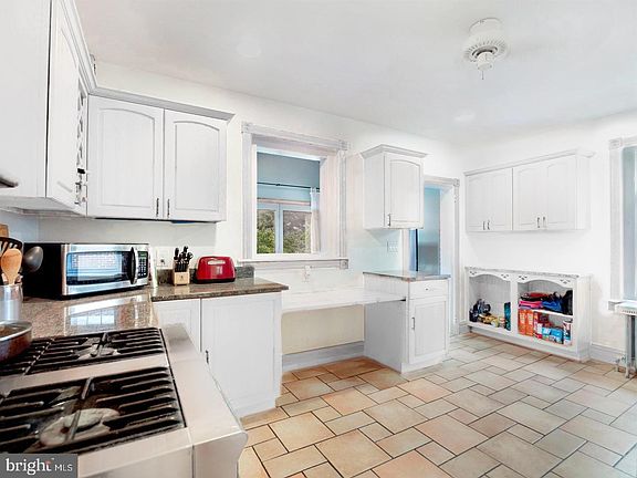 Very spacious bright granite/stainless kitchen! (Cabinets have since been upgraded to all-white Shaker cabinets with brushed nickel pulls.)