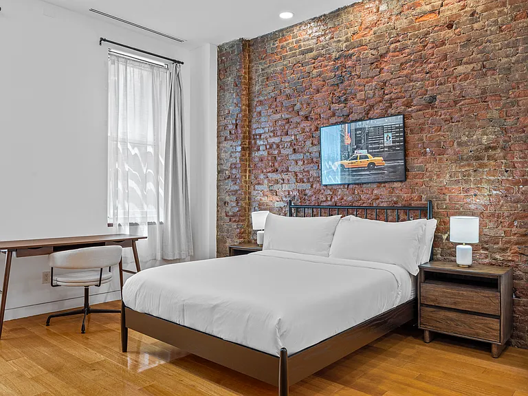 10 E 14th St #6 — Photo 26
