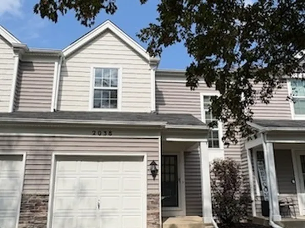 2038 College Green Dr, Elgin, IL 60123