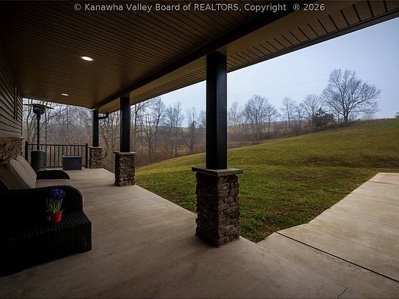 5th image of 2885 Emma Rd