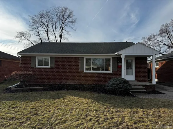 24515 Petersburg Ave, Eastpointe, MI 48021